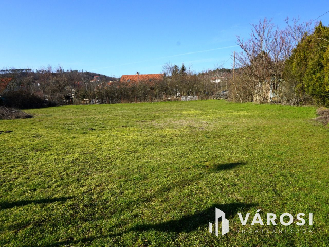 Lakóövezeti telek Vonyarcvashegy fő utcáján!
