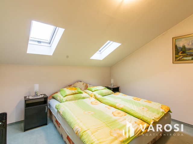 ELADÓ ipari ingatlan 4 db lakással és 2 db műhellyel!