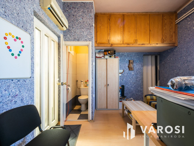 Telephely és raktár az M3 autópálya kivezetőjénél