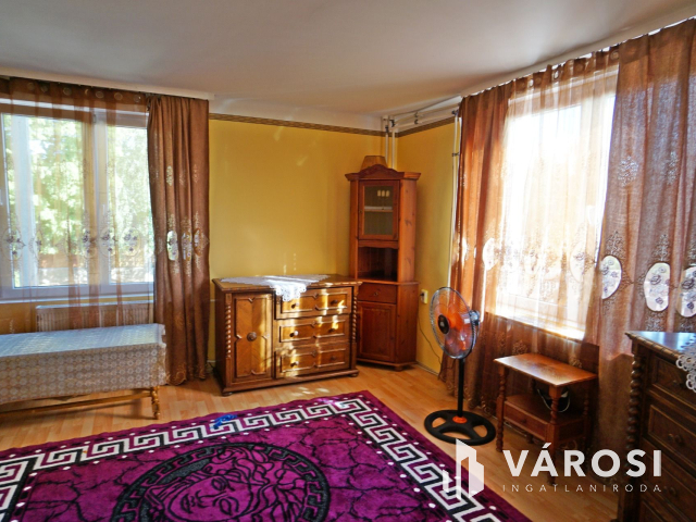 Központi több generációs családi ház a piac térnél