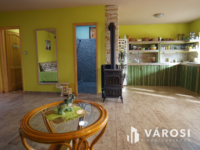 Balatonkeresztúron igényes nyaraló, 5 percre a strandtól!