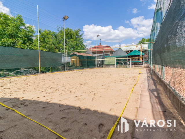 Bejáratott Sportlétesítmény eladó Sóskúton!