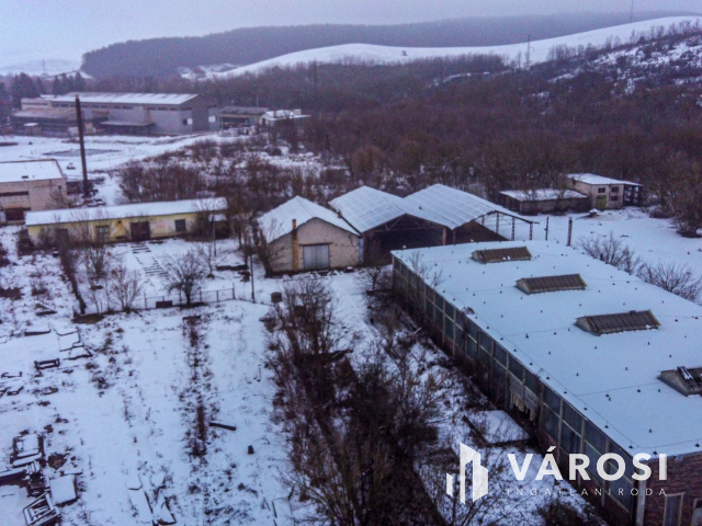 10,7 hektár ipari terület, épületekkel eladó Bátonyterenyén!