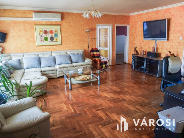 Remek családi ház Üröm legszebb részén!