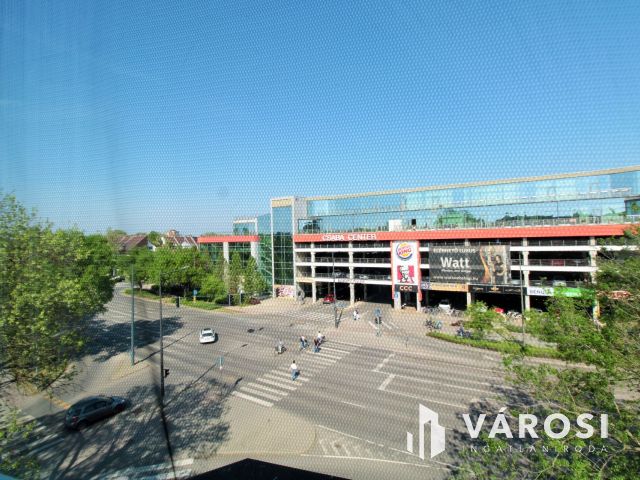 Nagy lakás a Centernél