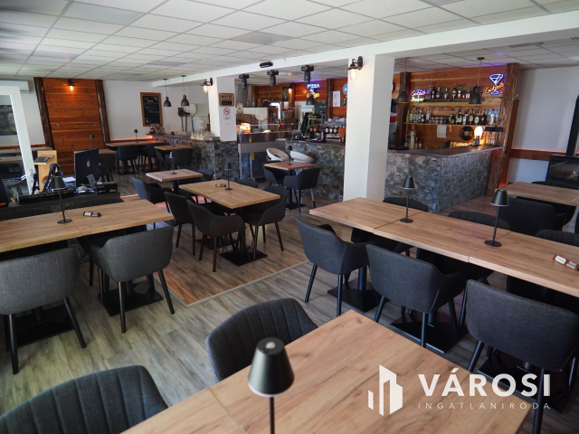 Forgalmas utcában, üzlethelység, nagy marketingfelülettel!