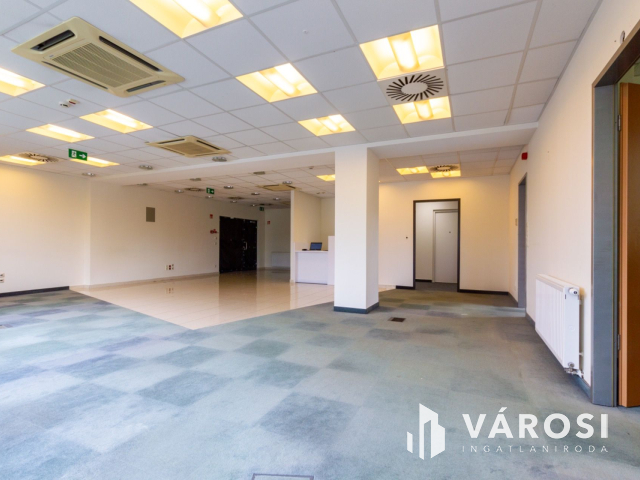 Tágas, világos irodahelyiség kiadó Békásmegyeren