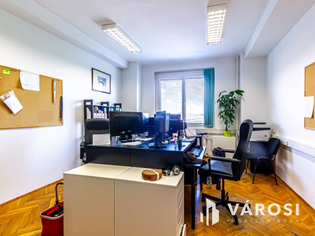 Kiadó 20 m2 alapterületű iroda modern irodaházban