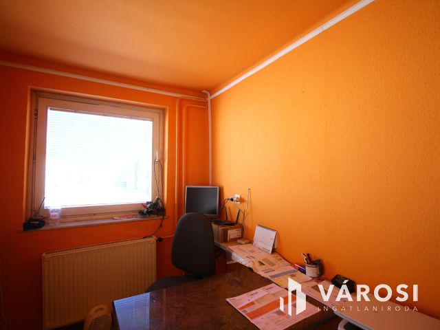 Kisteleken, központi üzlethelyiséget kínálok