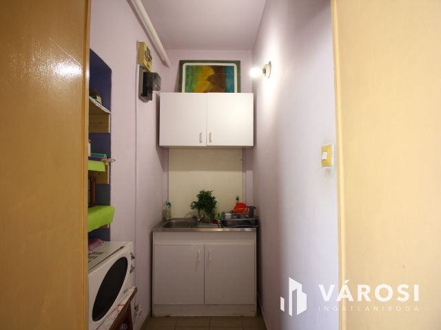 Kisteleken, központi üzlethelyiséget kínálok