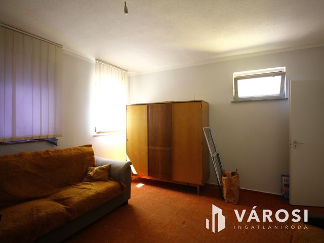 Kisteleken, központi üzlethelyiséget kínálok