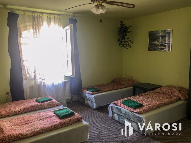 Eladó 2300 m2-es hotel a 16. kerületben