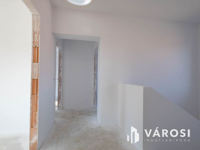 Minden igényt kielégítő újépítésű családi ház