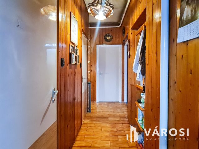 Eladó 4 szobás lakás, kertkapcsolattal