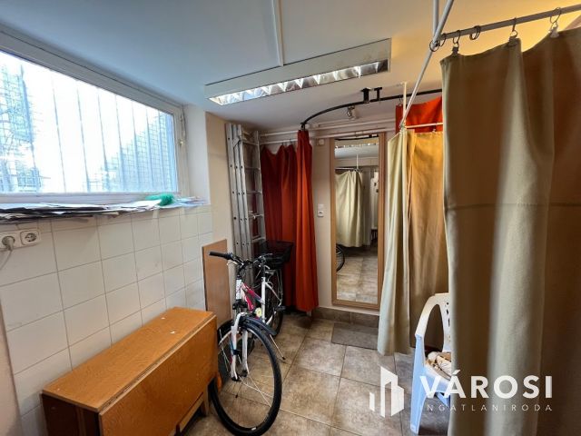 Figyelem!!! Belvárosi két lakás egyben, jó helyen eladó!