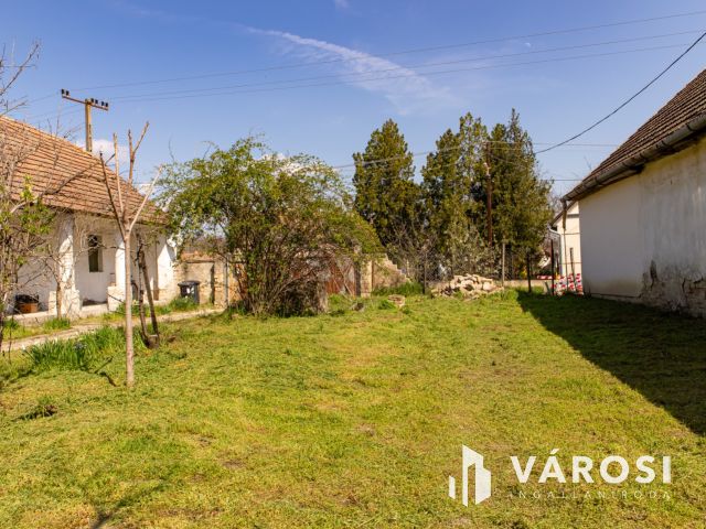 Dávodon tornácos sváb ház eladó