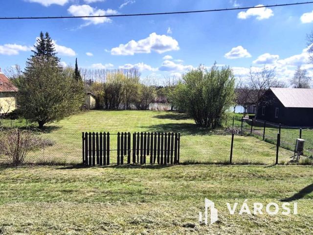 Bónom-zugi holtágon vízparti telek