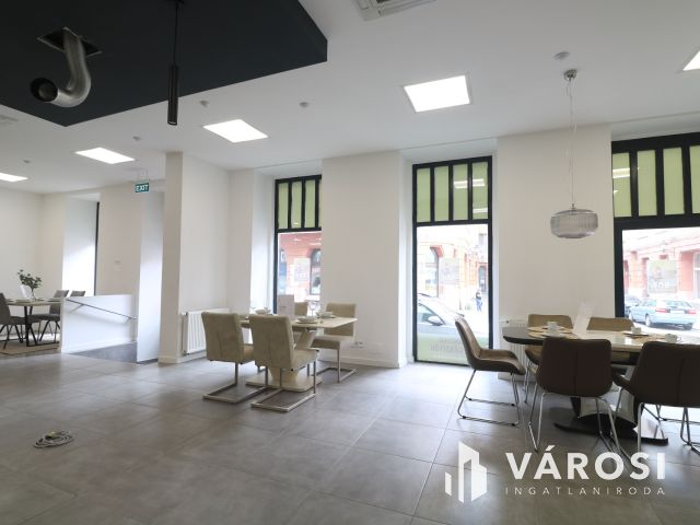 Impozáns üzlethelyiség szeged belvárosában.