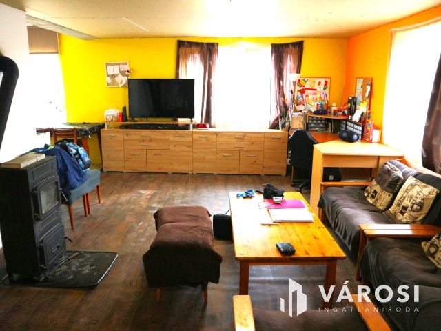 Répcelak 2generációs,(240m2) 7szobás központi,sok lehetőség!