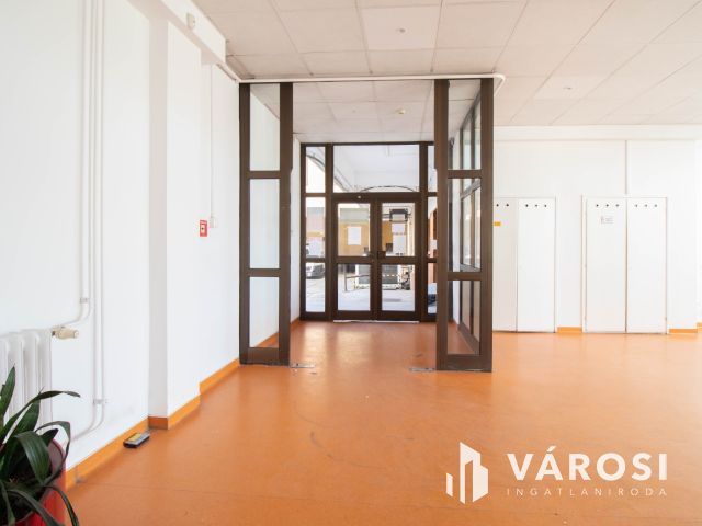 132 m2-es üzlet/bemutatóterem Csepel HÉV-állomástól 2 percre