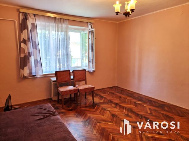 Lakható, korszerűsítést igénylő 98m2-es családi ház