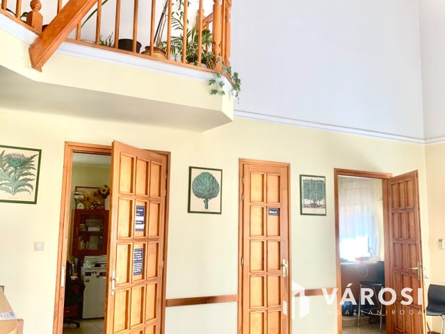 Csigekertben  , rendelőnek is alkalmas , családi ház eladó.