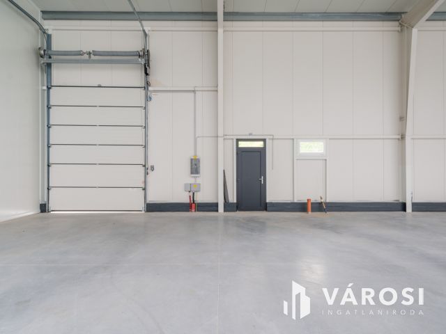 2 oldalról rakodható, nagy belmagasságú raktár Alsónémedin