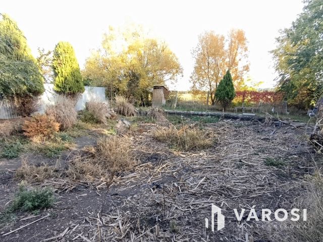 Építési telek csendes helyen eladó!