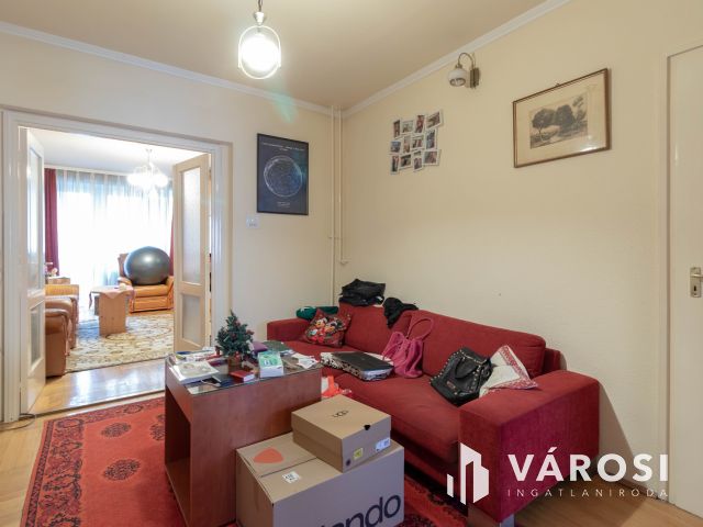 67 m2-es, 3 szobás, étkezős, erkélyes, jó állapotú lakás