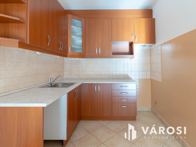 Teraszos, kiskertes 37 m2-es álomlakás eladó Pesterzsébeten