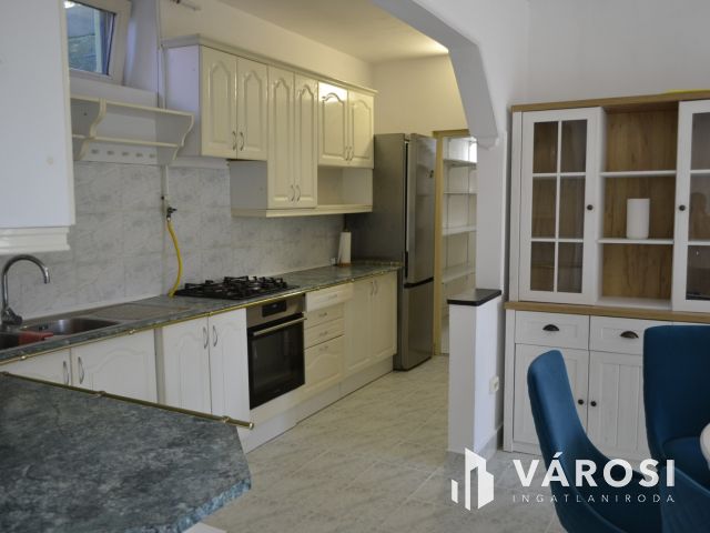 Csodás környezet Bándon, a telek végében patakkal!!