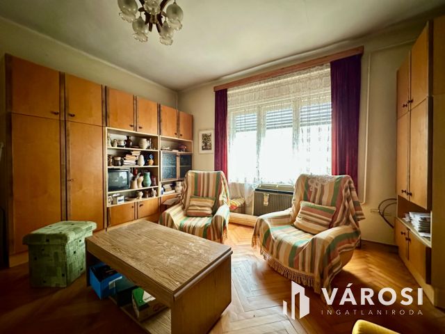 Felújítandó ikerház reális áron eladó!