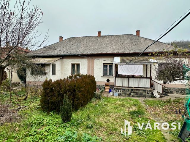 Felújítandó ikerház reális áron eladó!