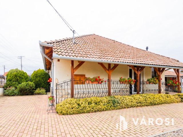 Az év szállása eladó! Apartmanház a fürdő mellett