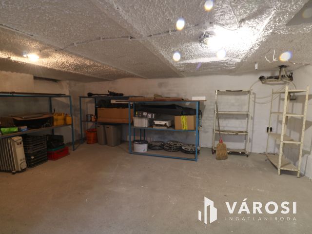 József Attila Sgt-on 28 nm-es raktár kiadó !