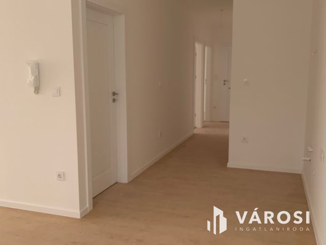 Csodálatos, világos  lakás eladó Debrecen belvárosában