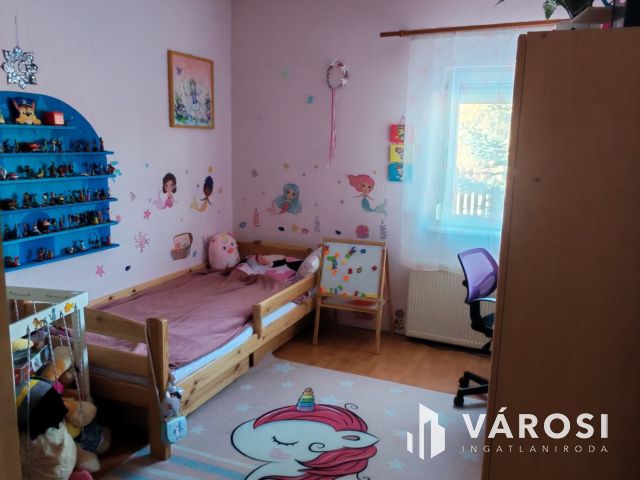 Jó elrendezésű családi ház eladó!