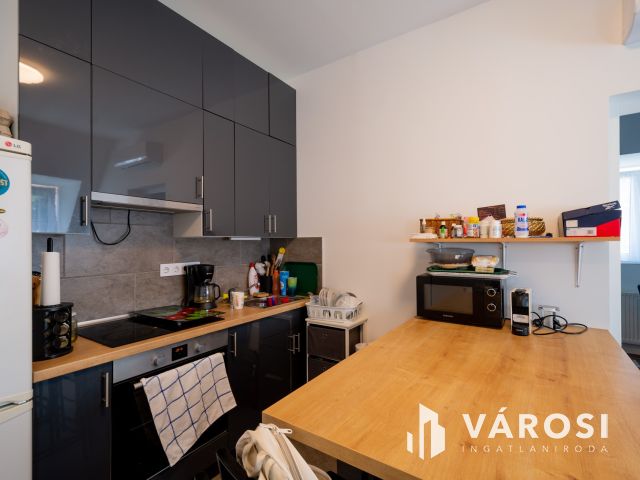 Eladó újszerű lakás Gödön: nappali + 2 háló + 2 autóbeálló