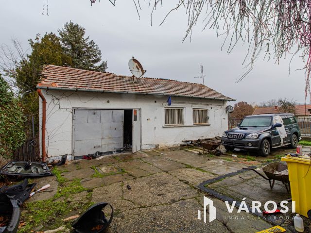 Méretes telek lakóházzal a füvészkert közelében 2