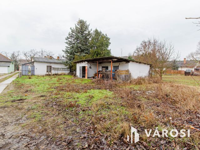 Méretes telek lakóházzal a füvészkert közelében 2