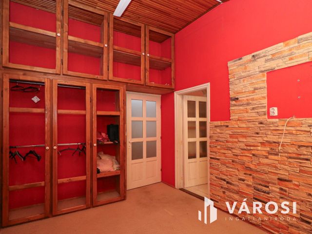 Kétlakásos családi ház Szentes belvárosában