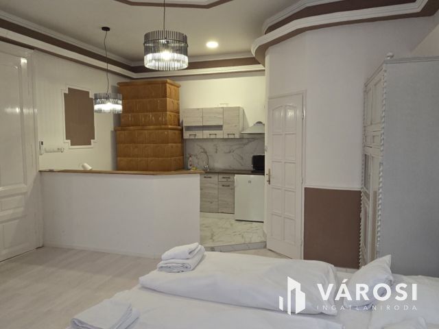 Többféle hasznosításra lakás, kiváló helyen!!-Debrecenben