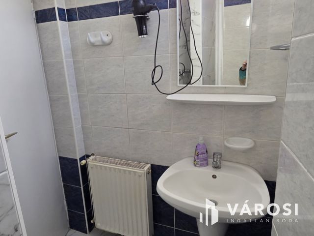 Többféle hasznosításra lakás, kiváló helyen!!-Debrecenben