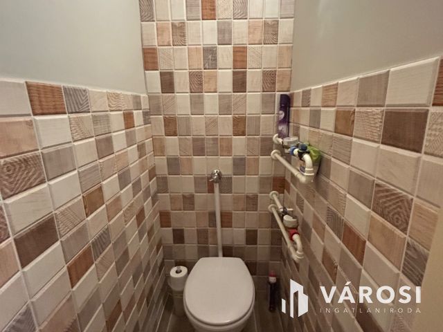 Kiadó első emeleti lakás a Debreceni Egyetem közelében