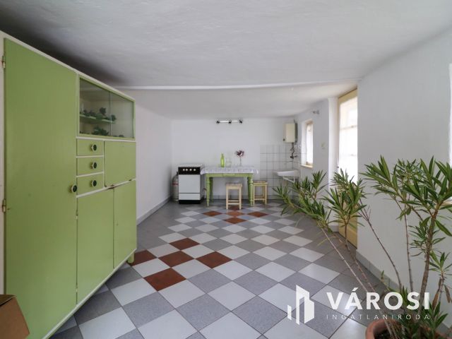 Felújított téglaház közel a Szarvasi úthoz