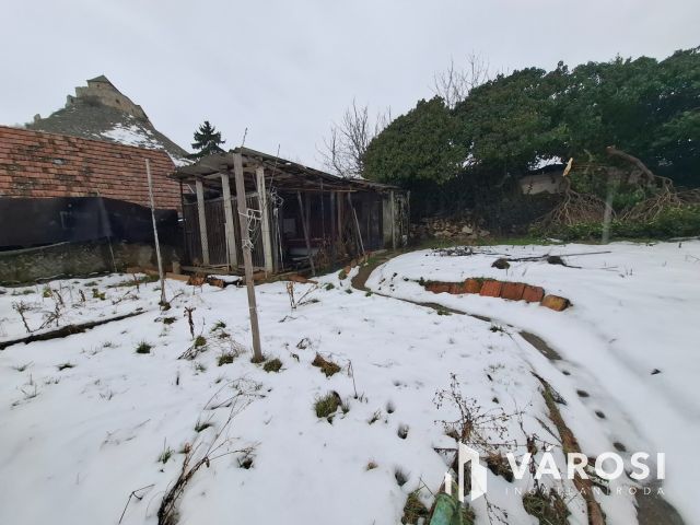 Sümegen kis családi ház várpanorámával eladó