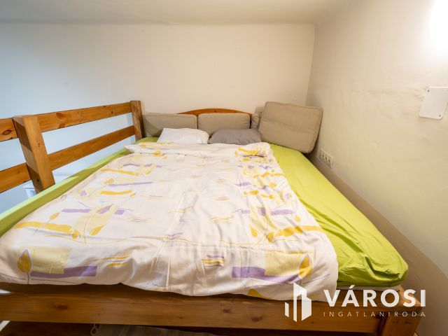 Bútorozott, felszerelt galériás lakás körúttól 1 utcára