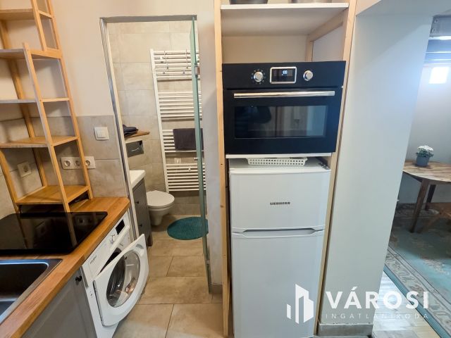 Bútorozott, felszerelt galériás lakás körúttól 1 utcára