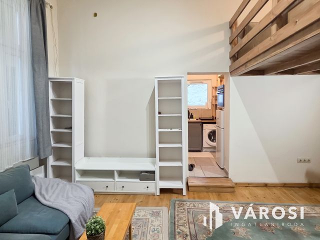 Bútorozott, felszerelt galériás lakás körúttól 1 utcára