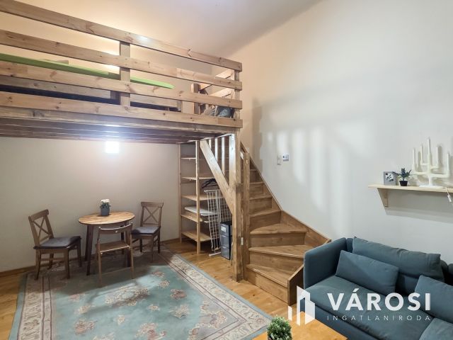 Bútorozott, felszerelt galériás lakás körúttól 1 utcára